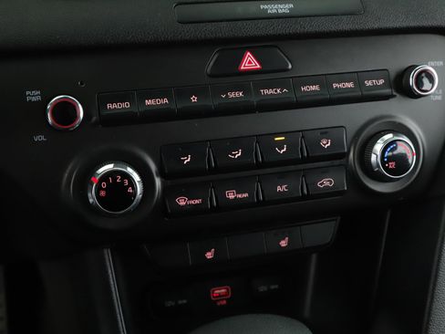 Used 2020 Kia Sportage S image 14