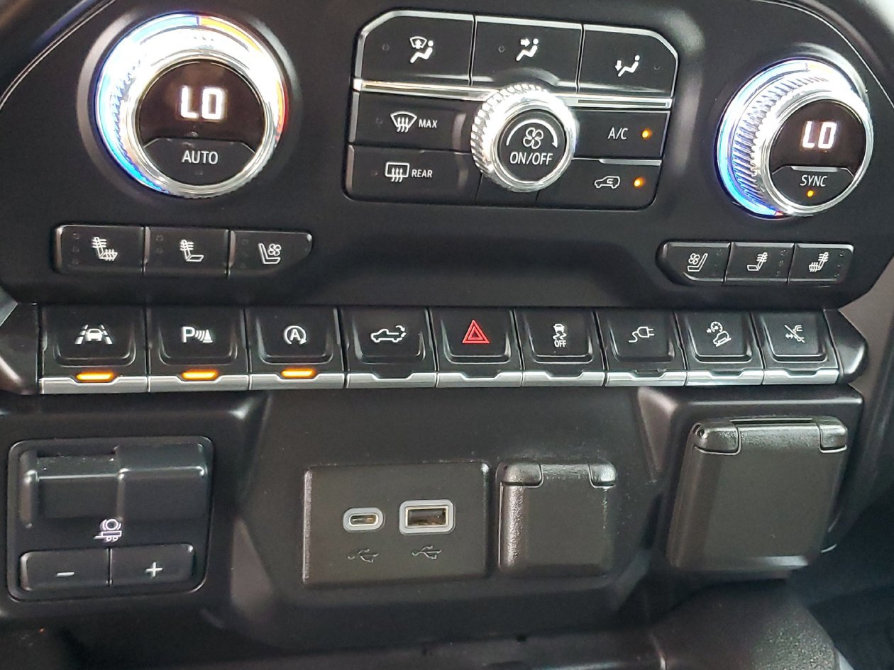 Used 2020 GMC Sierra 1500 Denali w/ Denali Ultimate Package AWD/4WD image 24
