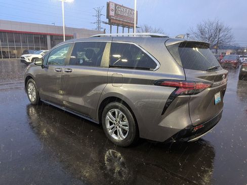 Certified 2023 Toyota Sienna Platinum image 5