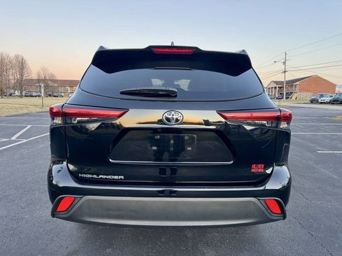 Used 2023 Toyota Highlander L image 6