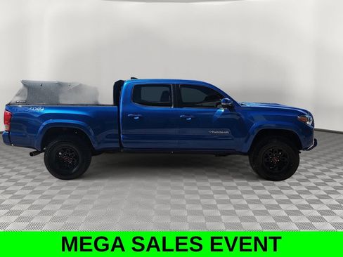 Used 2017 Toyota Tacoma TRD Sport AWD/4WD image 2