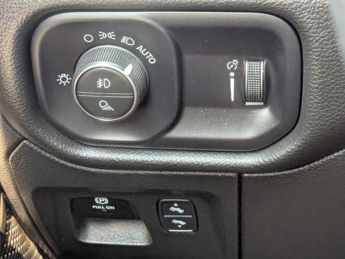 Used 2023 RAM 1500 Big Horn AWD/4WD image 31