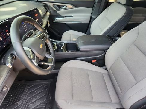 Used 2026 Chevrolet Traverse LT FWD image 4