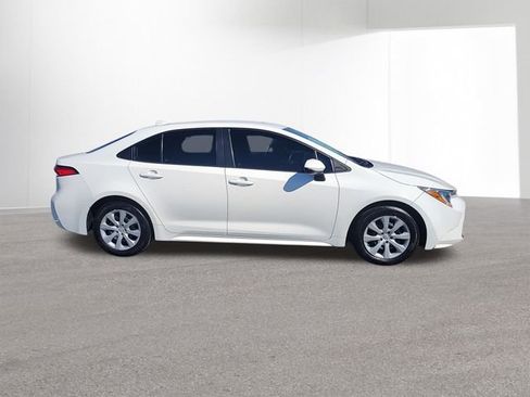 Used 2021 Toyota Corolla LE image 10