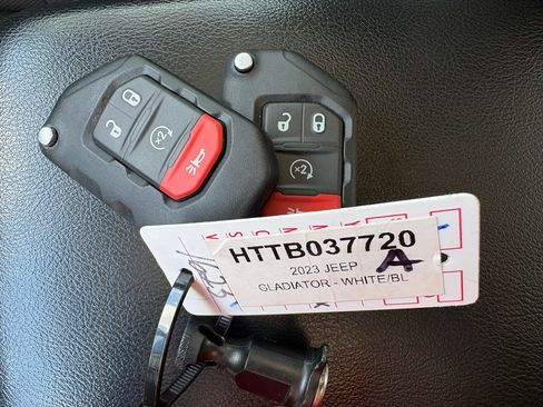 Used 2023 Jeep Gladiator Sport AWD/4WD image 29