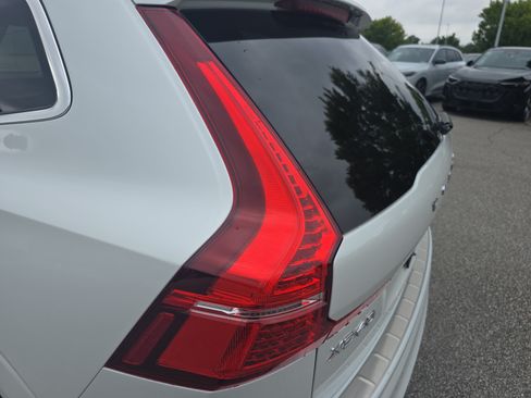 Used 2022 Volvo XC60 B5 Momentum w/ Advanced Package FWD image 31