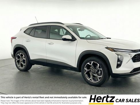 Used 2025 Chevrolet Trax LT w/ LT Convenience Package image 1