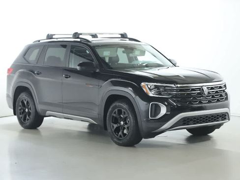 Certified 2024 Volkswagen Atlas Peak Edition SE AWD/4WD image 9