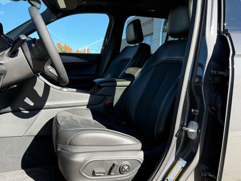 New 2025 Jeep Grand Cherokee Altitude image 2