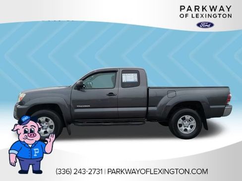 Used 2013 Toyota Tacoma PreRunner w/ SR5 Pkg RWD image 2