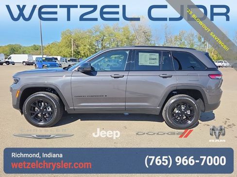 New 2025 Jeep Grand Cherokee Altitude image 4