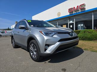 Used 2018 Toyota RAV4 LE image 1