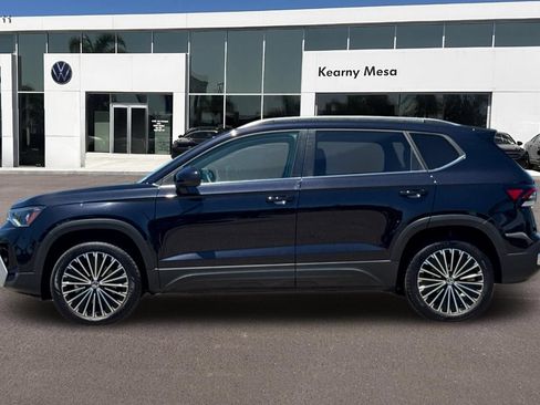 Used 2025 Volkswagen Taos SE FWD image 7