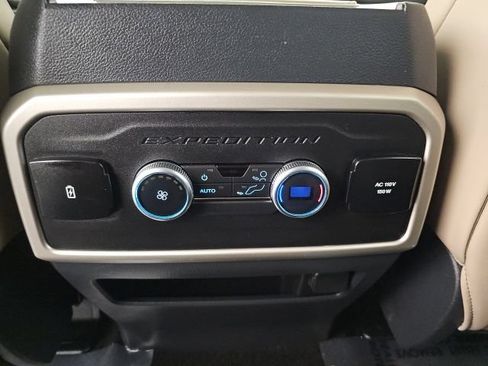 Used 2022 Ford Expedition XLT AWD/4WD image 31