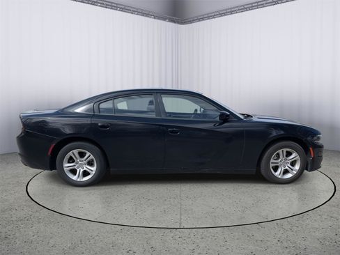 Used 2022 Dodge Charger SXT RWD image 8