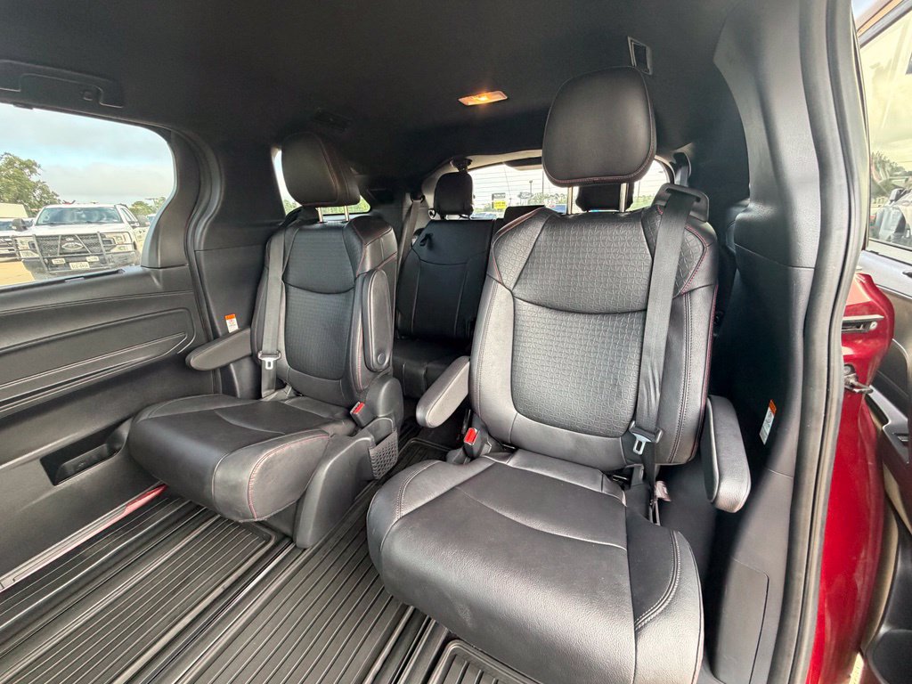 Used 2025 Toyota Sienna XSE w/ XSE Plus Package FWD image 19