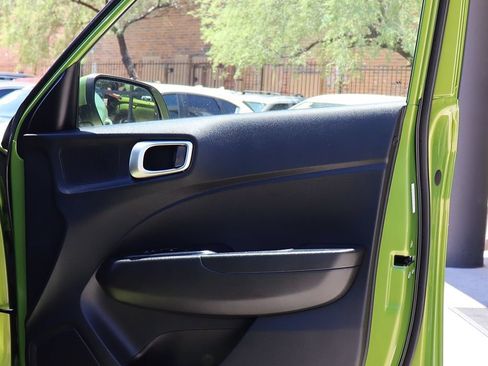 Used 2021 Hyundai Venue SEL FWD image 33