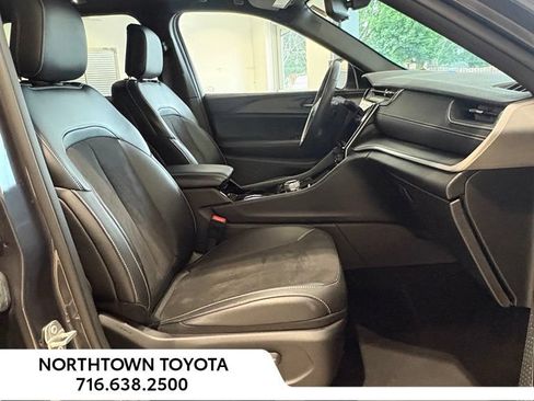 Used 2023 Jeep Grand Cherokee Altitude AWD/4WD image 27
