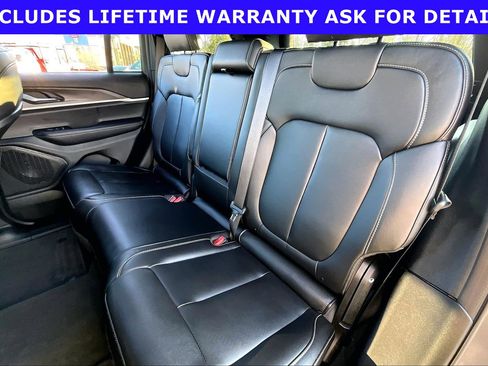 Used 2025 Jeep Grand Cherokee Limited AWD/4WD image 21