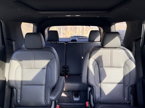 Used 2022 Chevrolet Traverse RS w/ LPO, Floor Liner Package image 30