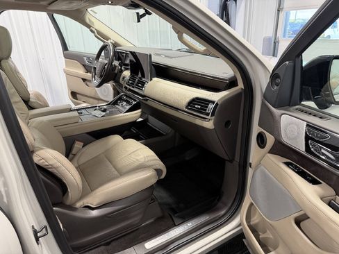 Used 2022 Lincoln Navigator L Reserve AWD/4WD image 19
