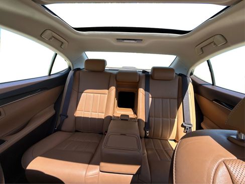 Used 2018 Lexus ES 350 w/ Luxury Package w/Wood Trim FWD image 15