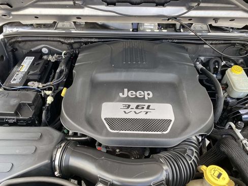 Used 2013 Jeep Wrangler Sport AWD/4WD image 36