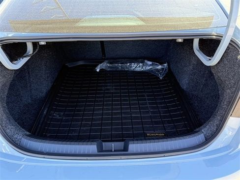 Certified 2025 Volkswagen Jetta SE image 28