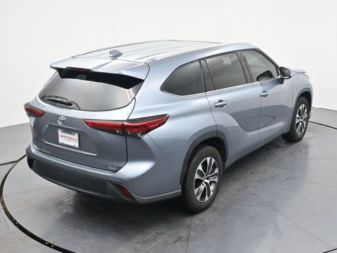 Used 2022 Toyota Highlander XLE FWD image 21