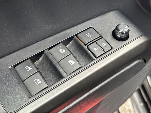 Used 2022 Toyota Tacoma TRD Off-Road image 33