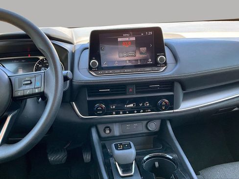Used 2024 Nissan Rogue SV FWD image 11