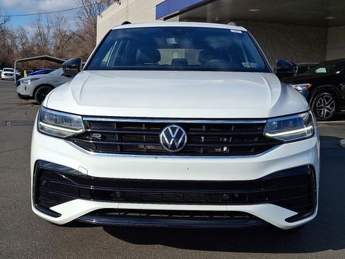 Used 2022 Volkswagen Tiguan SE R-Line image 2