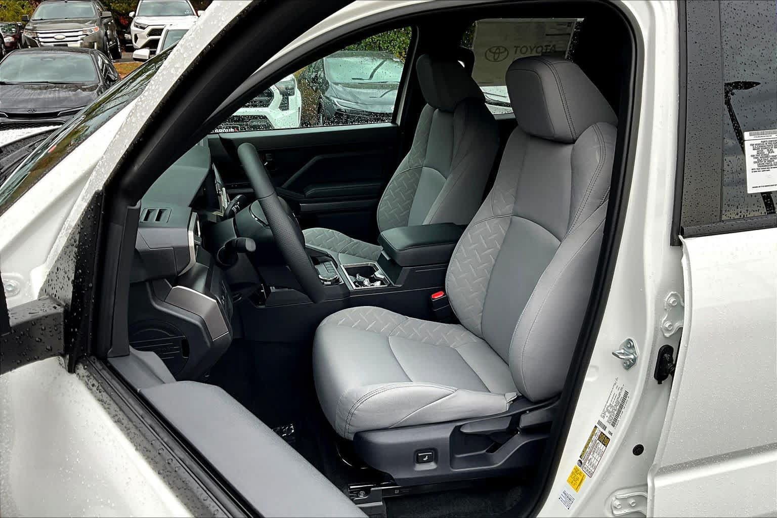 Used 2025 Toyota Tacoma SR5 AWD/4WD image 9