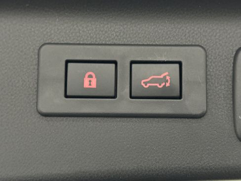 Used 2025 Subaru Forester Limited image 13