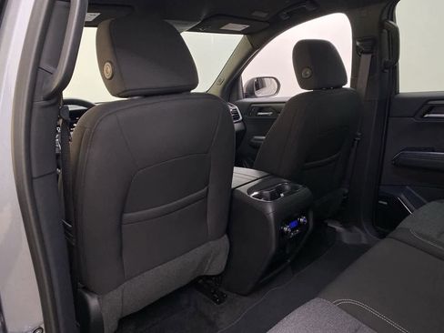 Used 2025 GMC Acadia Elevation image 17