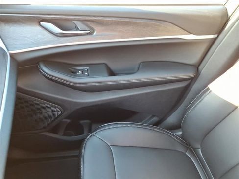 New 2025 Jeep Grand Cherokee Limited image 30