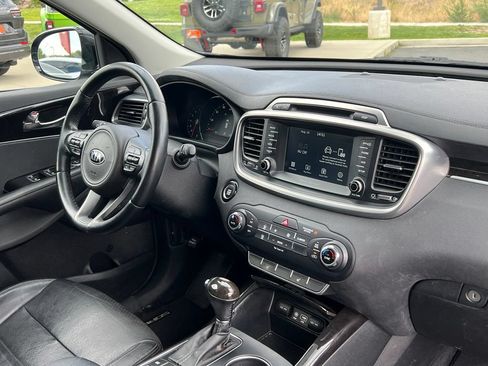 Used 2017 Kia Sorento EX w/ EX V6 Premium Package AWD/4WD image 18