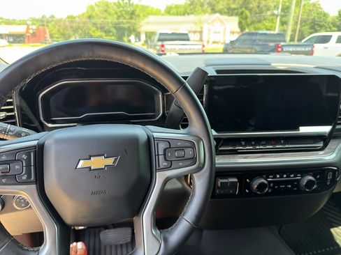 Used 2024 Chevrolet Silverado 2500 LTZ AWD/4WD image 8