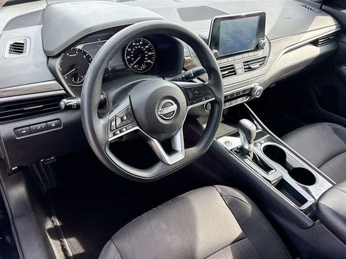 Used 2024 Nissan Altima 2.5 SV image 9