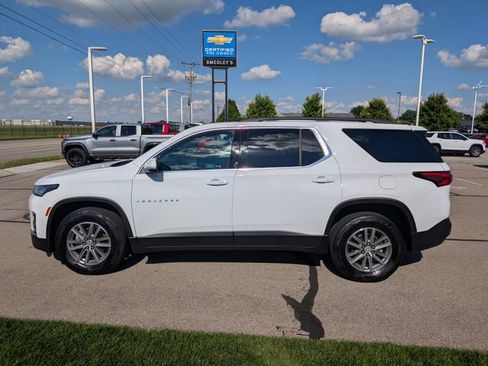 Used 2023 Chevrolet Traverse LT FWD image 11