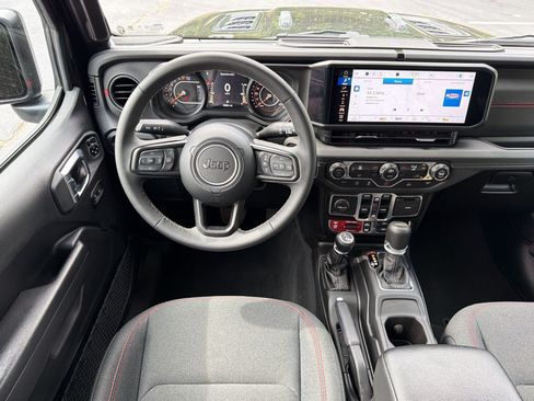 Used 2025 Jeep Gladiator Rubicon w/ Technology Group AWD/4WD image 34