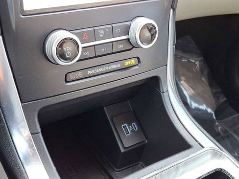 Used 2022 Ford Edge Titanium image 23