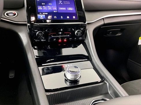 New 2025 Jeep Grand Cherokee L Laredo image 7