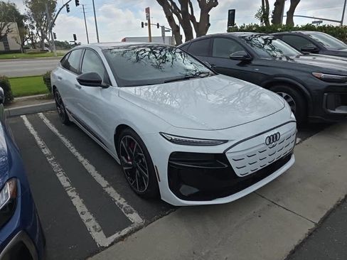 Used 2025 Audi S6 e-tron Prestige w/ 21" Black Optic Package image 2