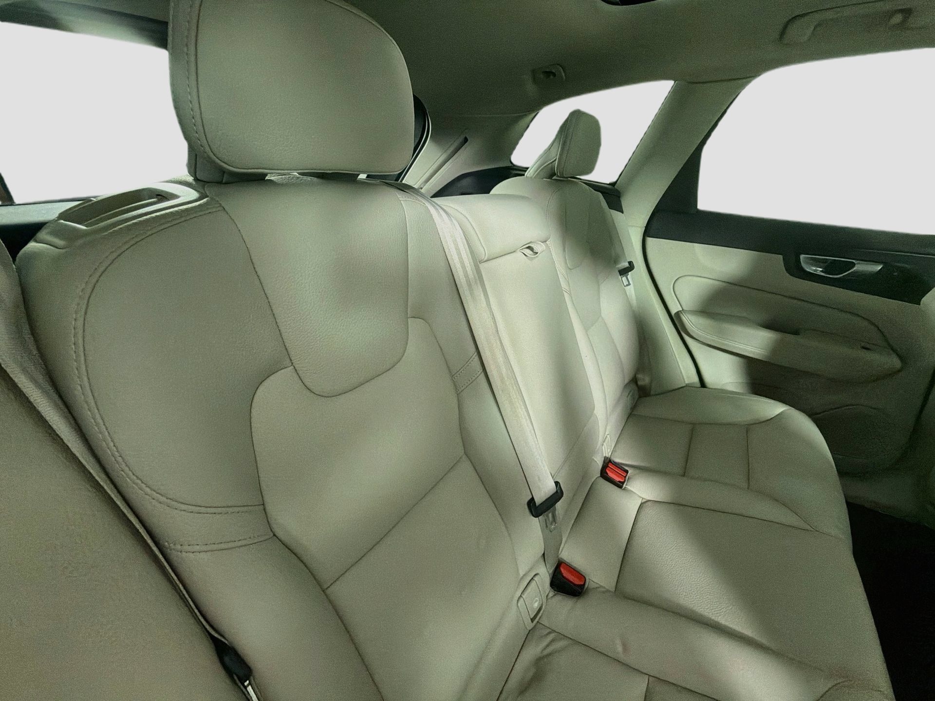 Certified 2023 Volvo XC60 B5 Plus AWD/4WD image 27