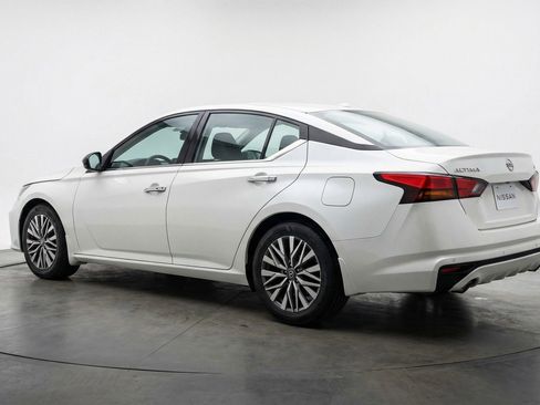 Used 2025 Nissan Altima 2.5 SV image 6