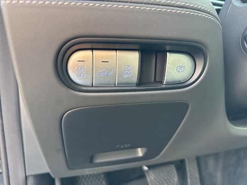 Used 2025 Genesis G90 3.5T image 20