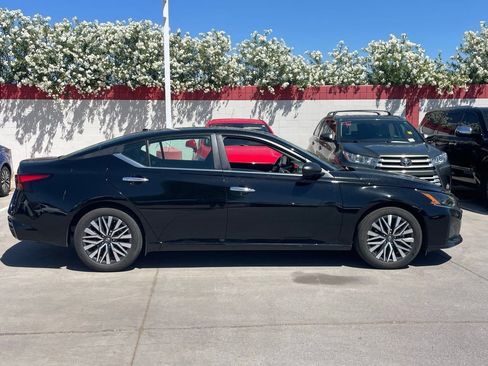 Used 2025 Nissan Altima 2.5 SV image 3