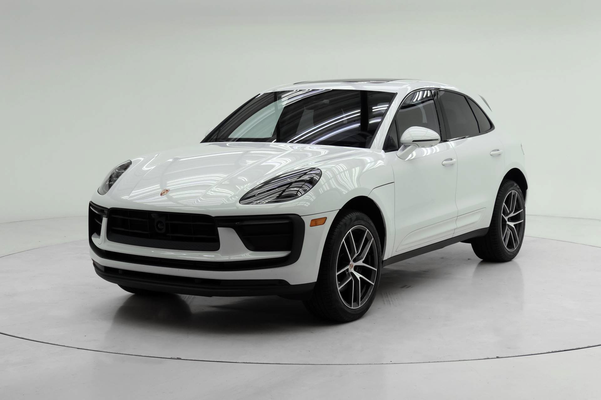 Used 2026 Porsche Macan AWD/4WD image 1