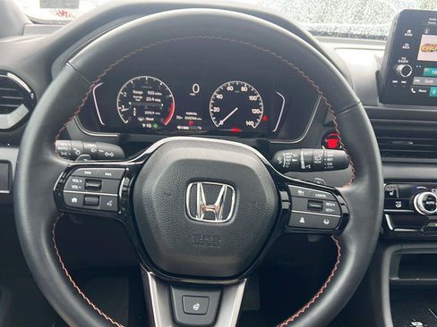 Used 2025 Honda Pilot TrailSport image 12